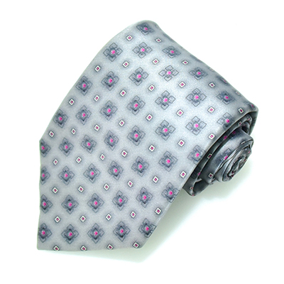 Silk necktie